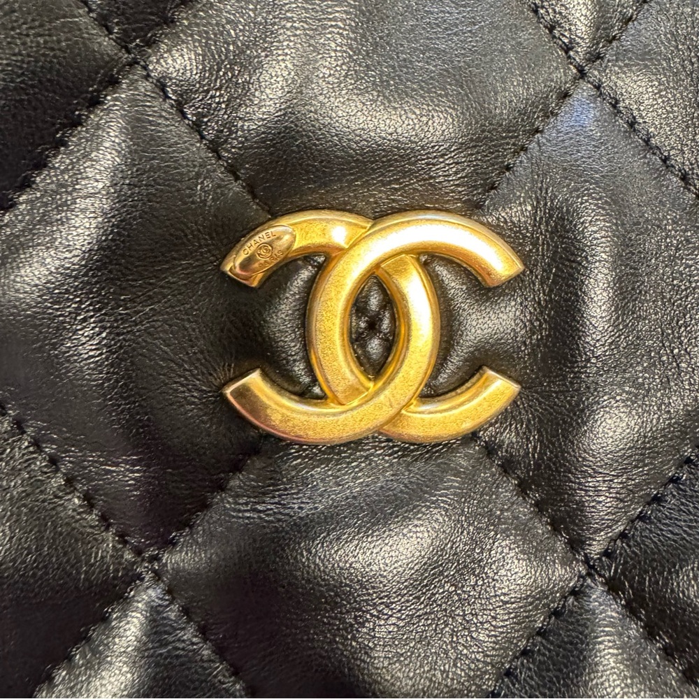 CHANEL Black and Gold Quilted Shoulder Bag with Iconic CC Logo - Picture 12 of 12